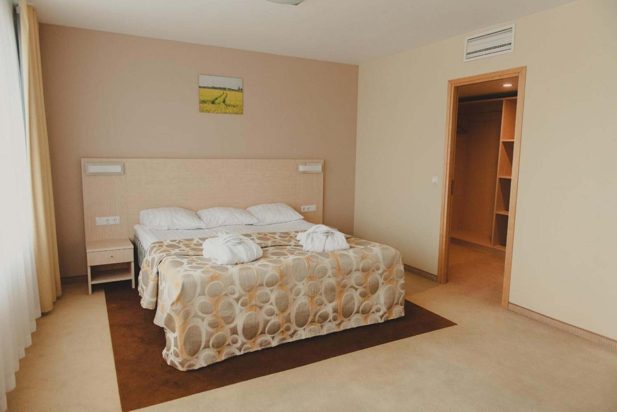 Park Hotel Latgola Daugavpils Exterior photo