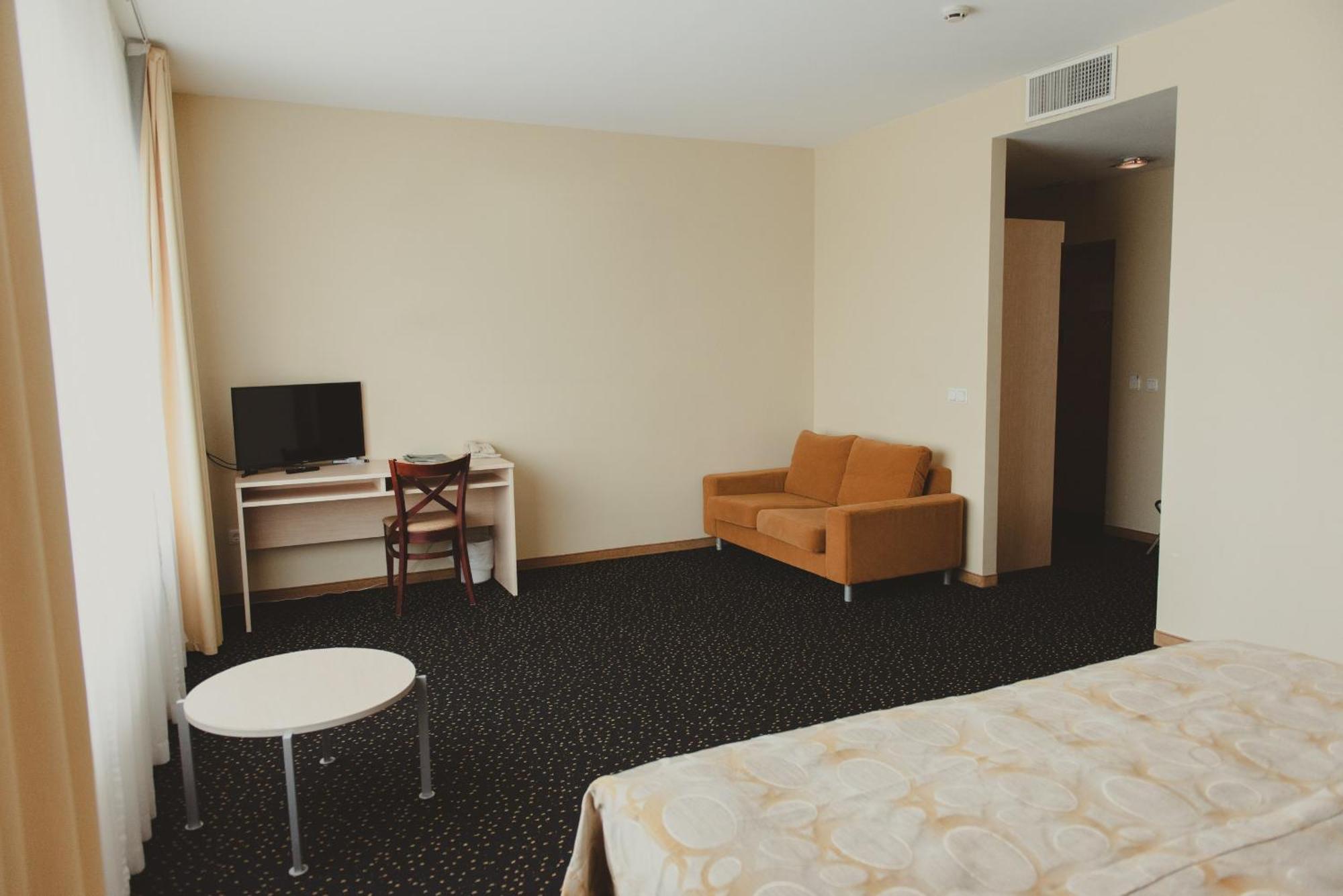 Park Hotel Latgola Daugavpils Exterior photo